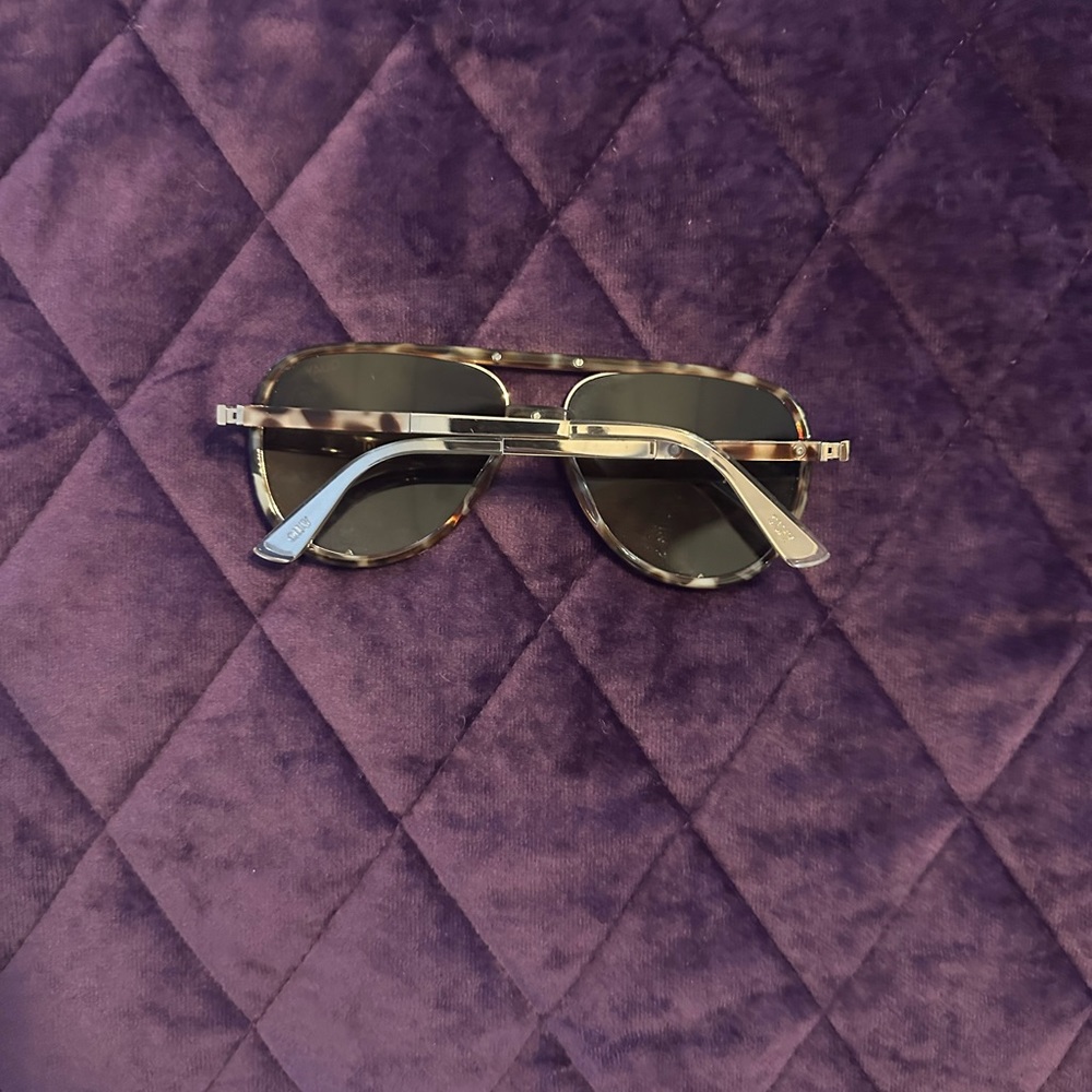 Quay like new leopard rim polarized high profile can’t find anymore!